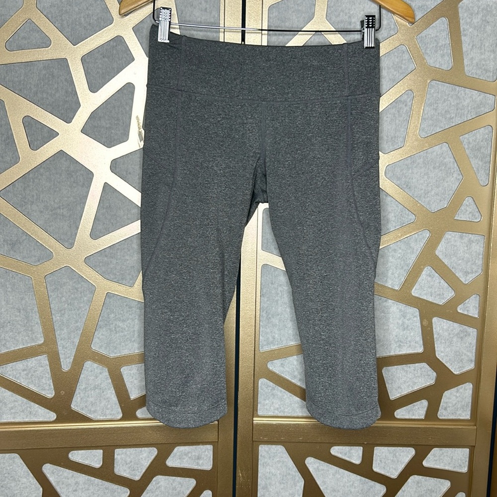 MPG CROPPED HEATHER GRAY LEGGINGS WITH‎ BACK ZIP POCKET